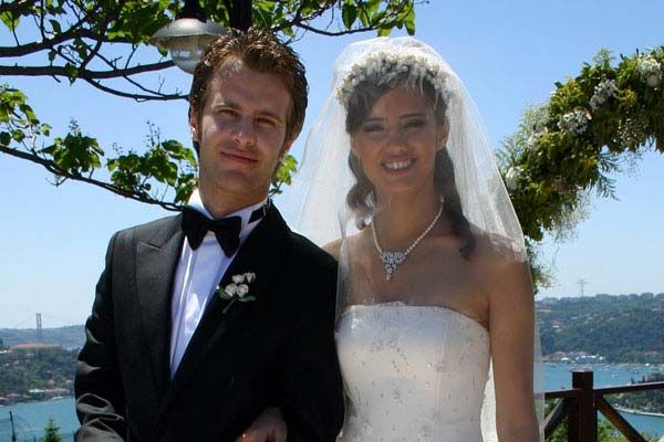 Σύνορα της αγάπης: Δείτε πώς είναι σήμερα η Ναζλί από τη δημοφιλή σειρά