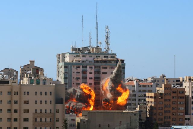 Γάζα: «Μέσα σε δύο δευτερόλεπτα εξαφανίστηκαν όλα» - Δημοσιογράφοι περιγράφουν τον βομβαρδισμό ΜΜΕ