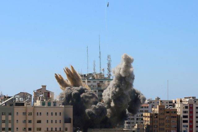 Γάζα: Ο Νετανιάχου βομβαρδίζει γραφεία δημοσιογράφων για να «θάψει» τα εγκλήματα πολέμου