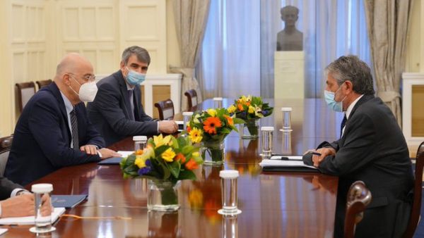 Συνάντηση Δένδια με τον παλαιστίνιο πρέσβη