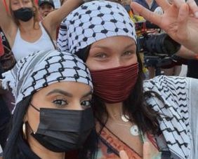 Μπέλα Χαντίντ: Το Ισραήλ επιτίθεται στο μοντέλο που διαδήλωσε υπέρ των Παλαιστινίων