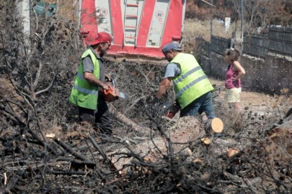 «Αν πέσει μια σπίθα θα γίνουμε Κούγκι» – SOS από τους κατοίκους των βορείων προαστίων