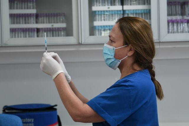 Κοροναϊός: Πόσο προστατεύει τελικά από την Covid-19 ο εμβολιασμός με Pfizer και Moderna