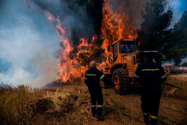 Φωτιά στην Κορινθία: «Μέχρι το βράδυ θα έχει οριοθετηθεί» λέει ο αρχηγός της Πυροσβεστικής
