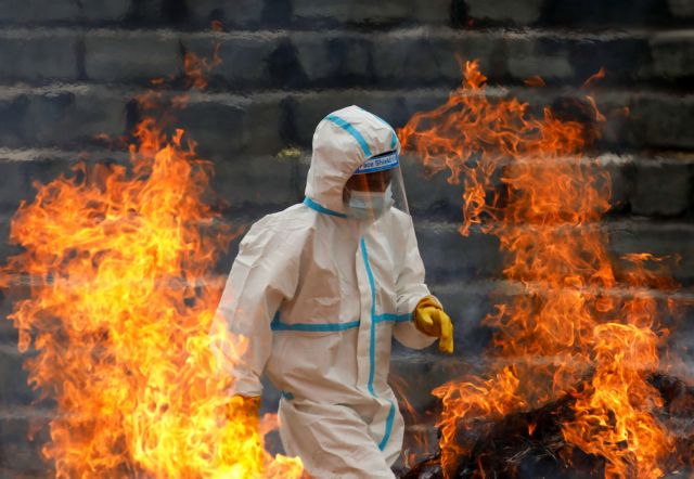 Ινδία: Η χώρα καταρρέει και ο Μόντι ανακαινίζει το κοινοβούλιο