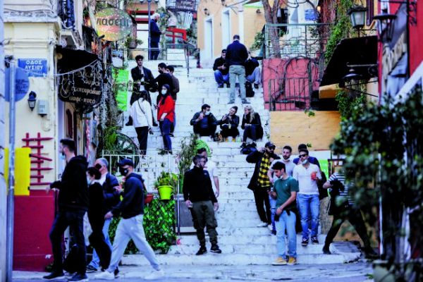 Κοροναϊός- Εξαδάκτυλος: Πώς μπορεί να αποφευχθεί το τέταρτο κύμα