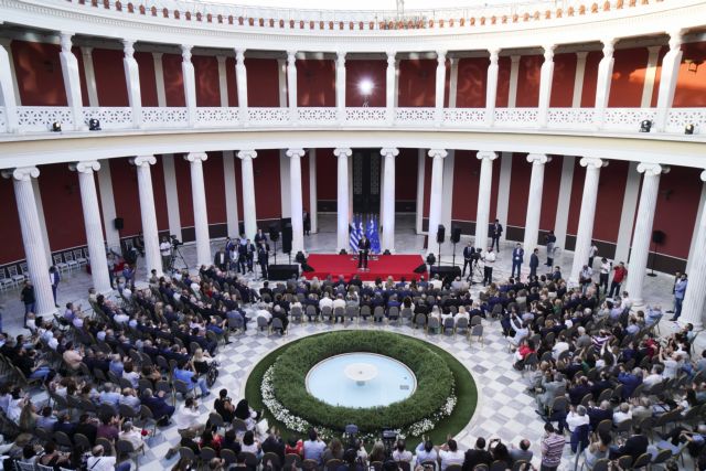 Τα βλέμματα στο Ζάππειο