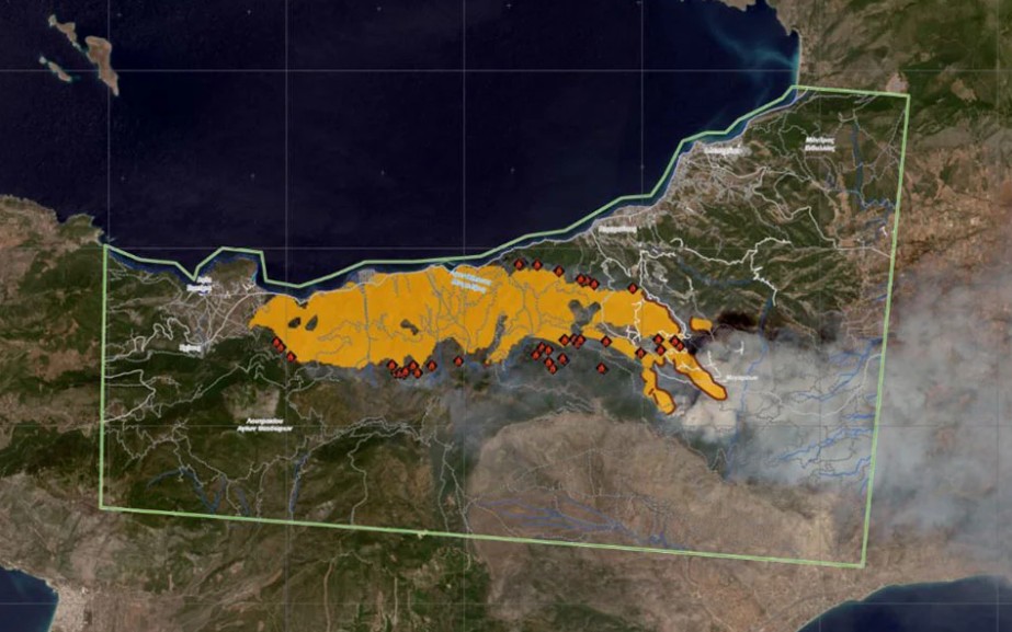 Φωτιά στην Κορινθία: Η ζώνη κινδύνου και τα μέτωπα της πυρκαγιάς από δορυφόρο | in.gr