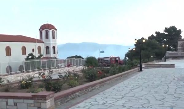 Πυρκαγιά στην Κορινθία: «Έγλειψαν» το μοναστήρι του Αγ. Ιωάννη οι φλόγες – Πολλές διάσπαρτες εστίες