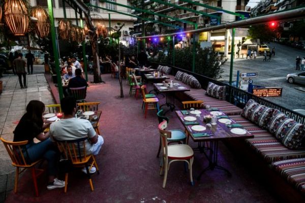 Lockdown: Βγαίνει από το «mute» η μουσική σε καφέ, μπαρ, εστιατόρια; Πότε ανοίγουν οι εσωτερικοί χώροι