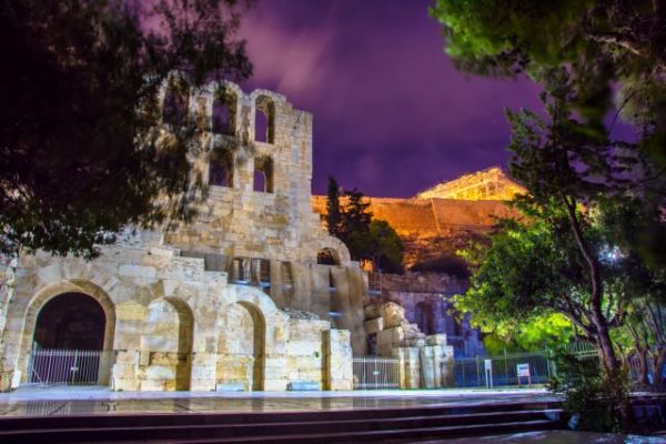 Άρση lockdown: Σηκώνουν αυλαία σήμερα θέατρα και συναυλίες – Ποια μέτρα ισχύουν