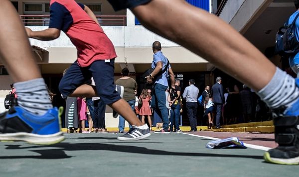 Κοροναϊός: «Πράσινο» φως για self test σε σχολικό αθλητισμό και ακαδημίες