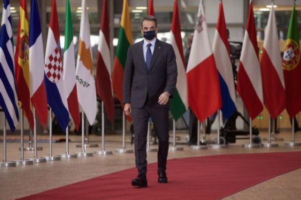 Ο πρωθυπουργός κοιτάζει προς Φρανκφούρτη