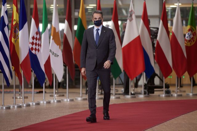 Ο πρωθυπουργός κοιτάζει προς Φρανκφούρτη