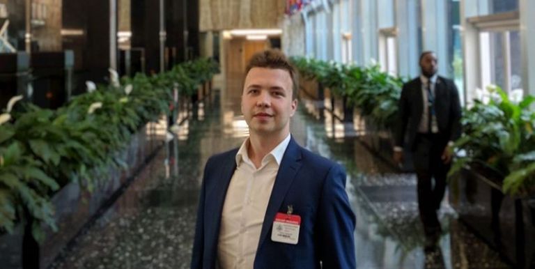 Πτήση Ryanair: Ποιος είναι ο δημοσιογράφος που συνελήφθη από το καθεστώς Λουκασένκο – Έτρεμε από τον φόβο του