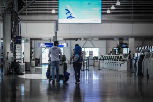 Πτήσεις: Πώς μπορεί να έρχεται κάποιος στη χώρα – Τι χρειάζεται για να επισκεφθούμε τα νησιά