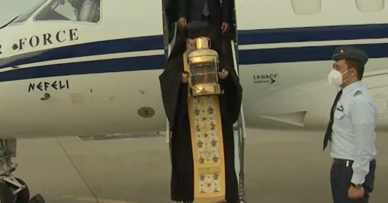 Άγιο Φως: Δείτε live την άφιξη του στην Ελλάδα – Χωρίς τιμές αρχηγού κράτους