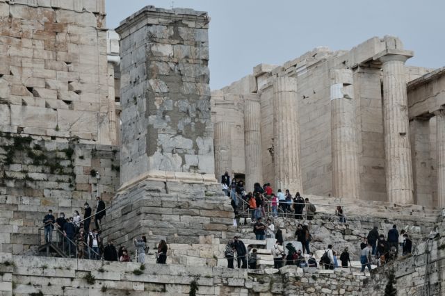 Ακρόπολη: Διαψεύδει ότι έγιναν εργασίες με κομπρεσέρ το ΥΠΠΟ