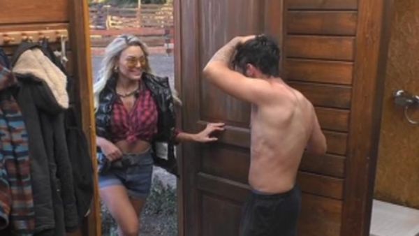 Έμεινε άναυδος – Άνοιξε την πόρτα και είδε την Αλεξάνδρα Παναγιώταρου