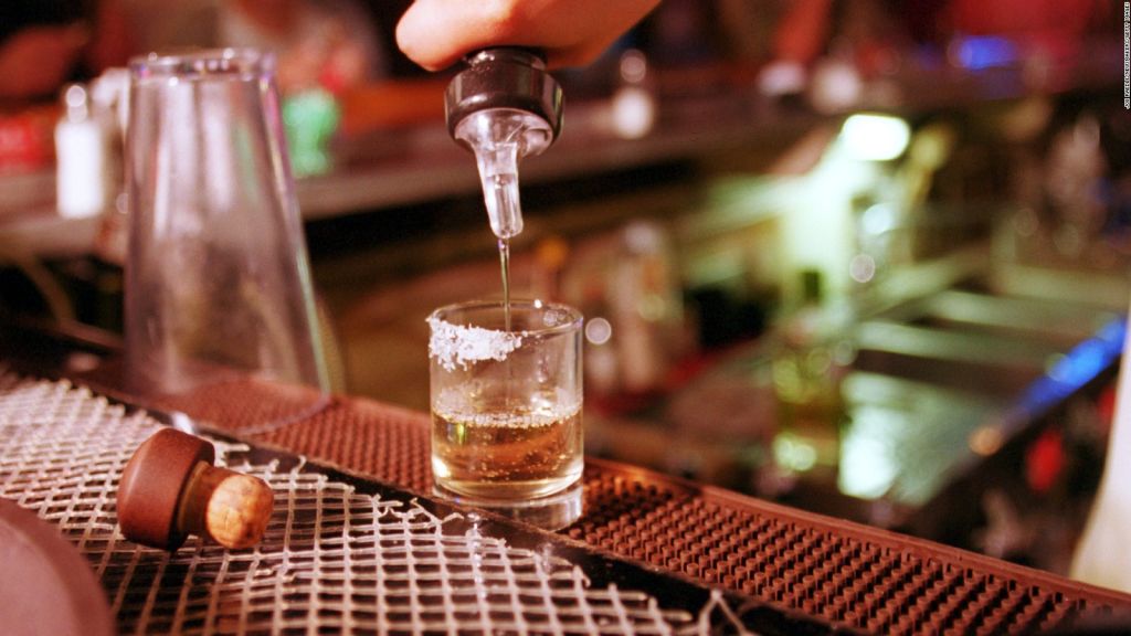 Νέα μελέτη: Το αλκοόλ φέρνει τους ξένους πιο κοντά