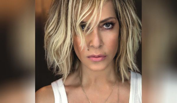 Άννα Βίσση: Δείτε έξι αδημοσίευτες φωτογραφίες από τα παιδικά της χρόνια