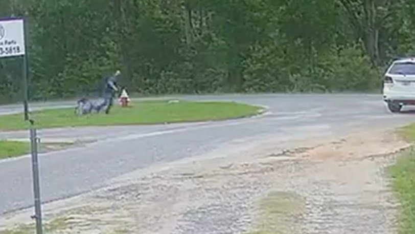 ΗΠΑ: Συγκλονιστικές εικόνες με 11χρονη ηρωίδα που γλιτώνει από τον επίδοξο απαγωγέα της