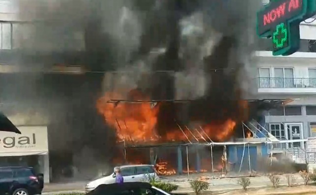 Φωτιά στην Αργυρούπολη: Πυρκαγιά ξέσπασε σε κατάστημα - Στο σημείο ισχυρές δυνάμεις