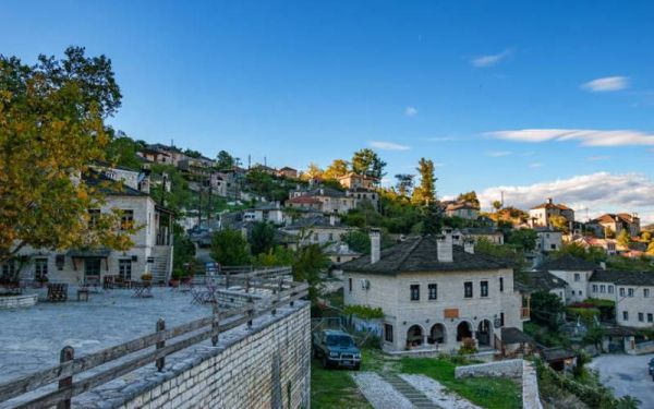 Ζαγοροχώρια: Γιατί αυτό το πουρνάρι 650 ετών είναι ξεχωριστό