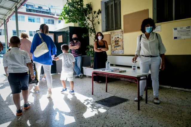 Κοροναϊός: Προβληματίζει η αύξηση των κρουσμάτων σε σχολεία – 400 τα κλειστά τμήματα σε όλη τη χώρα