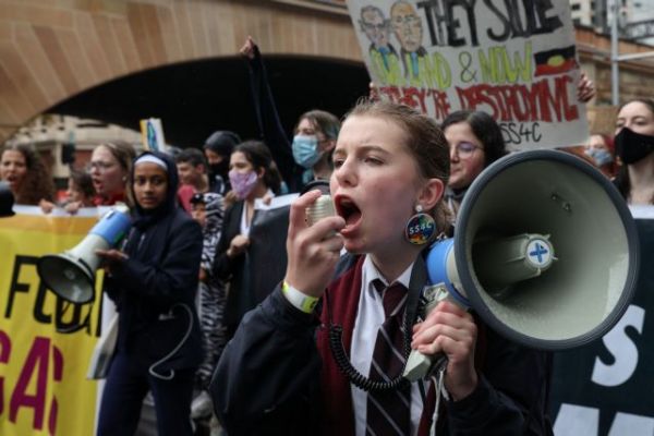 Αυστραλία: Στους δρόμους μαθητές για το κλίμα – Διαμαρτύρονται για τη χρηματοδότηση της βιομηχανίας αερίου