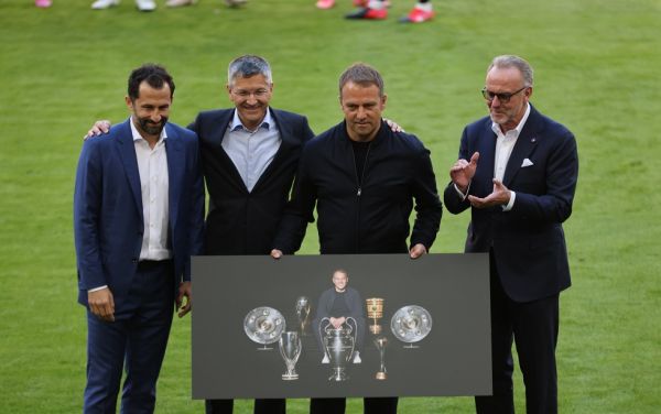 Μπάγερν: Βραβεύτηκαν Φλικ, Μπόατενγκ, Αλάμπα και Μαρτίνεθ (vid, pic)