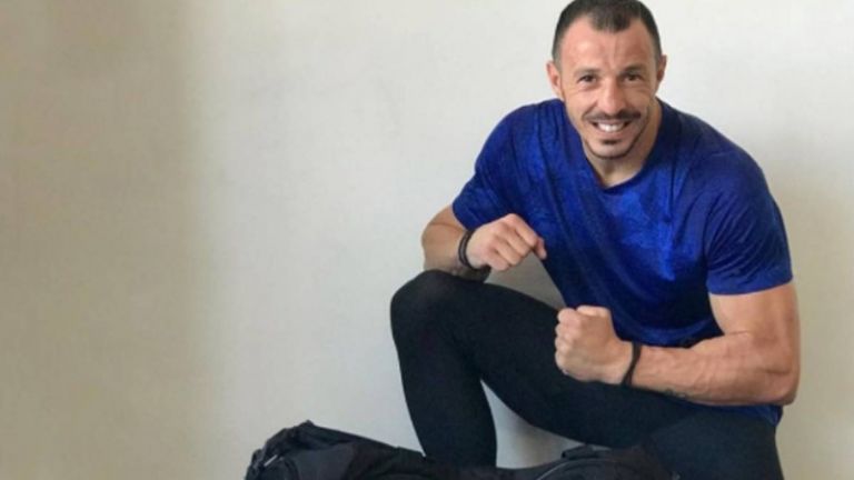 Τάσος Μπερδέσης: Θρήνος στο σπίτι του δολοφονημένου πυγμάχου στην Πάτρα