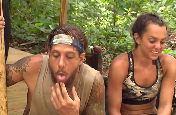 Survivor: Η επική αντίδραση του Ηλία Μπόγδανου για Σάκη και Μαριαλένα – «Ξερνάω»