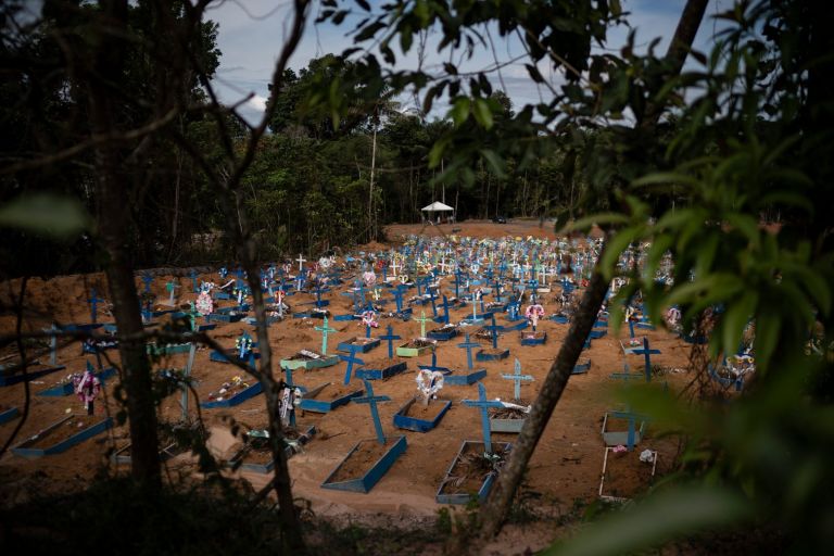 Κόλαση στη Βραζιλία: Αυξάνονται τα κρούσματα, έρχεται χειμώνας, περιμένουν τρίτο κύμα