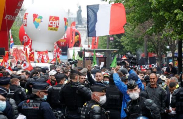 Γαλλία – Πρωτομαγιά: Σφοδρές συγκρούσεις με την αστυνομία και 17 συλλήψεις διαδηλωτών