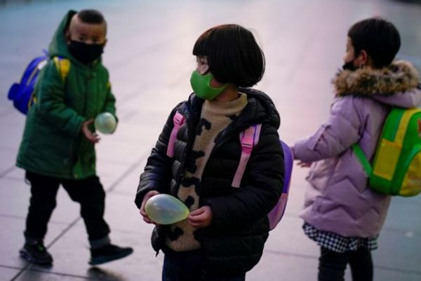 Ιστορική αλλαγή πολιτικής στην Κίνα: Κάθε ζευγάρι μπορεί πλέον να αποκτήσει μέχρι τρία παιδιά