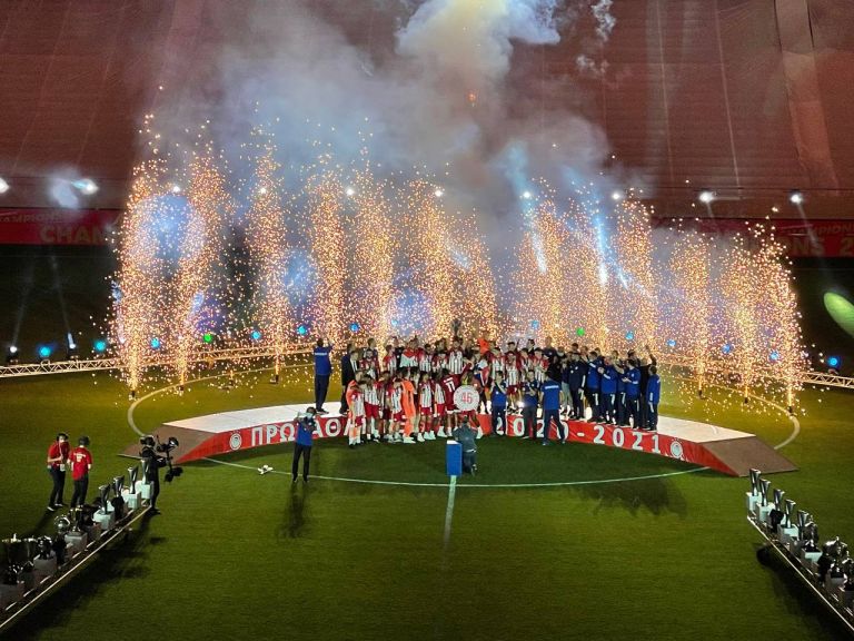 Ο Ολυμπιακός σήκωσε την κούπα για 46η φορά