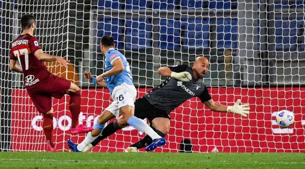 Νικήτρια στο ντέρμπι η Ρόμα, εκτός τετράδας η Λάτσιο (2-0)