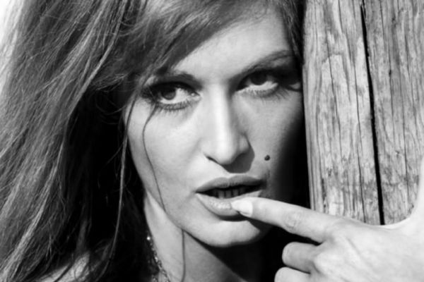 «Όποιον άντρα αγαπώ, τον καταστρέφω»: Η μεγάλη ντίβα Δαλιδά και οι έρωτες της ζωής της που αυτοκτόνησαν