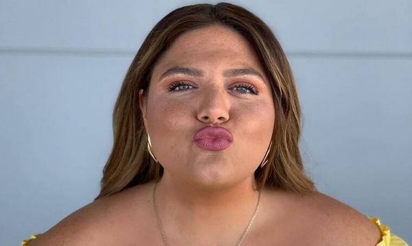 Δανάη Μπάρκα: Ποζάρει με μαγιώ και περνά το δικό της μήνυμα