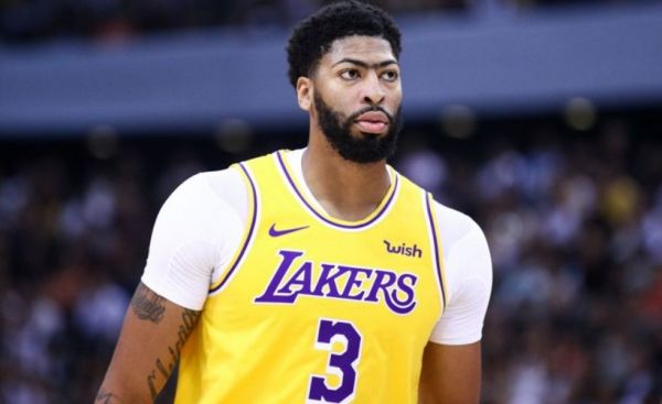 NBA: Μυθικός Ντέιβις και μεγάλη νίκη των Λέικερς – Σημαντικές εκτός έδρας νίκες για Μάβερικς και Μπουλς