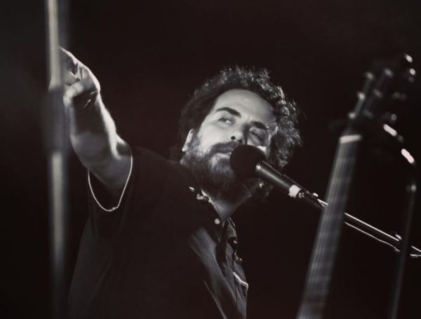 Στάθης Δρογώσης: Έξαλλος με follower που τον σχετίζει με τον Δημήτρη Λιγνάδη