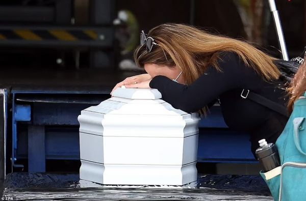 «Σώθηκε από την αγκαλιά του πατέρα του»: Ένα 5χρονο αγόρι ο μοναδικός επιζών από το τελεφερίκ στην Ιταλία