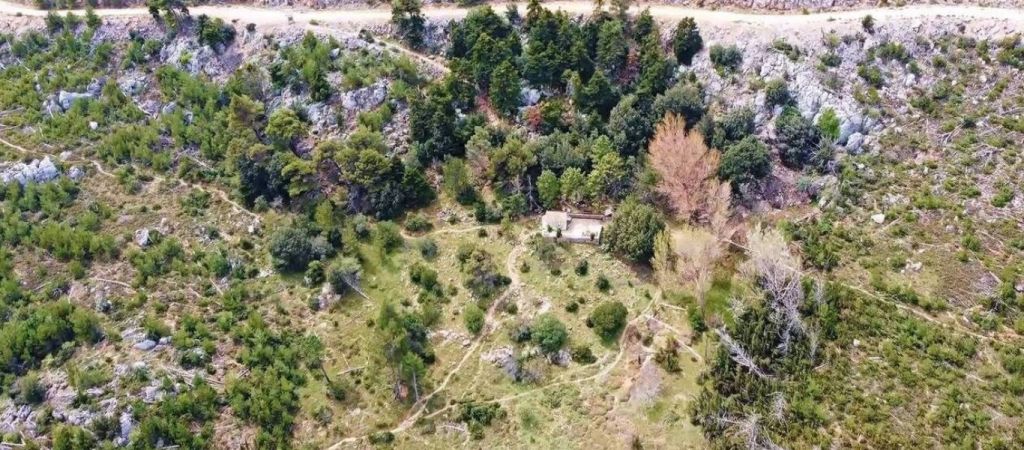 Η ανατριχιαστική ιστορία γύρω από το απομονωμένο εκκλησάκι στην Πάρνηθα