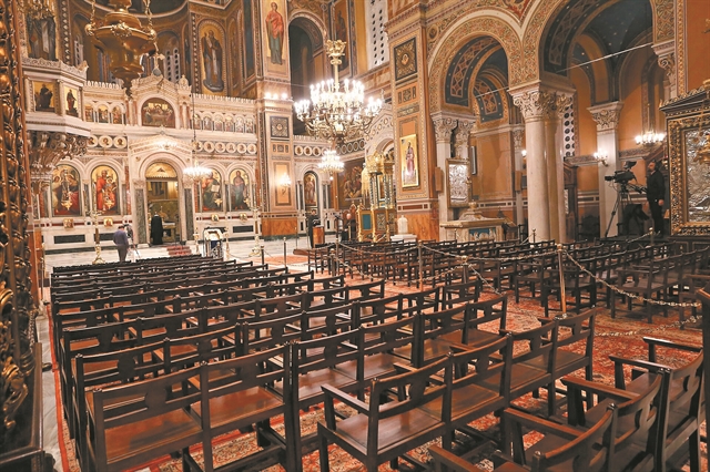 Θεσσαλονίκη: Στη δικαιοσύνη έξι ιερείς που έκαναν Ανάσταση μετά τις 21:00