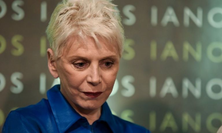 Έλενα Ακρίτα: Τα Ελληνικά Hoaxes την «αδειάζουν» για τις θεωρίες συνωμοσίας για το εμβόλιο του Μπακογιάννη