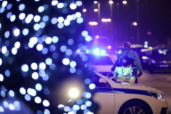Καλαμάτα: Έντονος διαπληκτισμός έξω από καφετέρια – Ρίψη αντικειμένων και αποδοκιμασίες