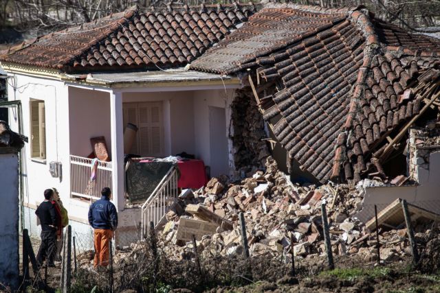 Σεισμός στην Ελασσόνα: Μαθητής δημοτικού έφτιαξε λαμπάδες για να βοηθήσει το σχολείο που κατέρρευσε
