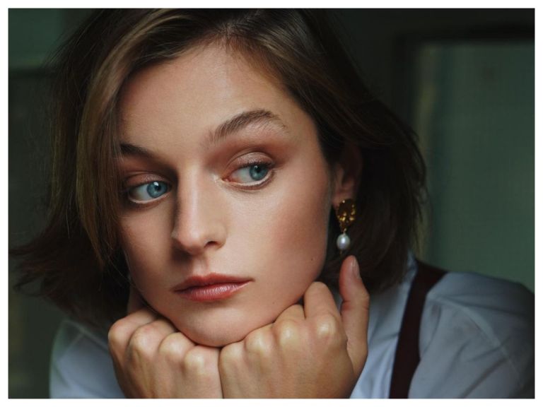 Η τελευταία αλλαγή που έκανε στα μαλλιά της η Emma Corrin είναι εμπνευσμένη από τον Leonardo di Caprio!