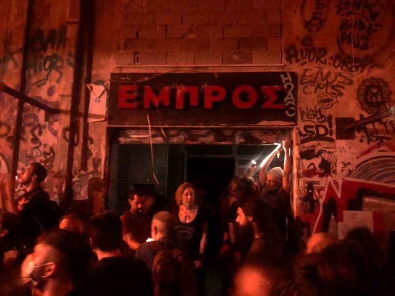 Επανακατάληψη του θεάτρου «Εμπρός»